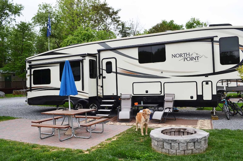 Premium with Patio Pull-Thru RV Site-3